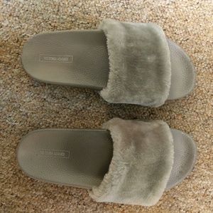 Gray slides